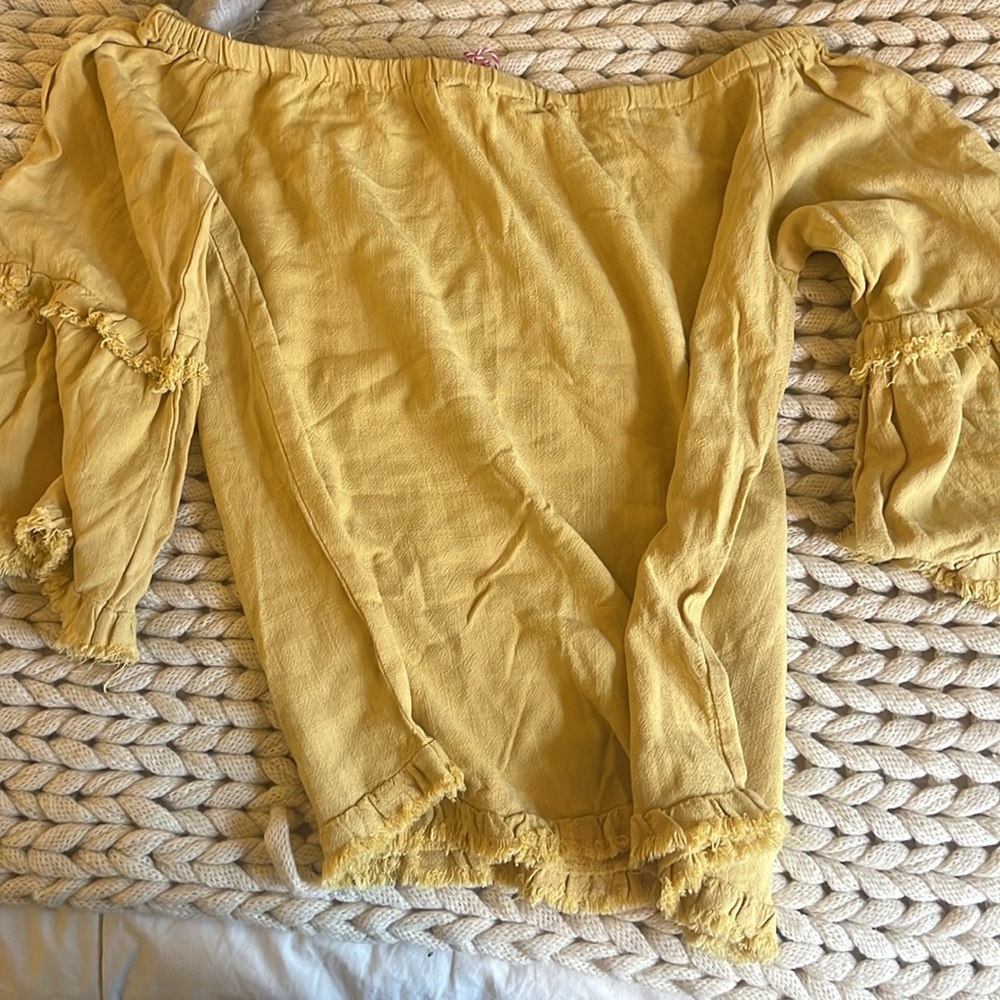 Yellow Top - Picture 4 of 5